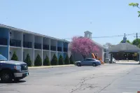 Howard Johnson by Wyndham Mystic - parking