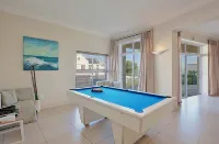 The Sir David Boutique Guest House Hotels in Bloubergstrand