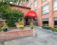 Econo Lodge Hotels near Currier Museum of Art