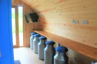 Cairnfold Cabins - parking