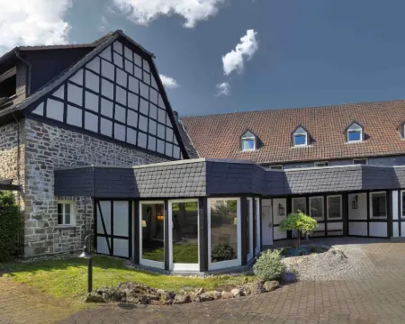 Gut Funkenhof ズンダーンのホテル