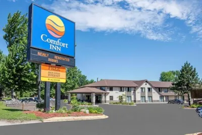 Comfort Inn Lakeshore Hotels near Trout Lake