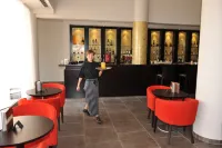 Capital Coast Resort and Spa - bar