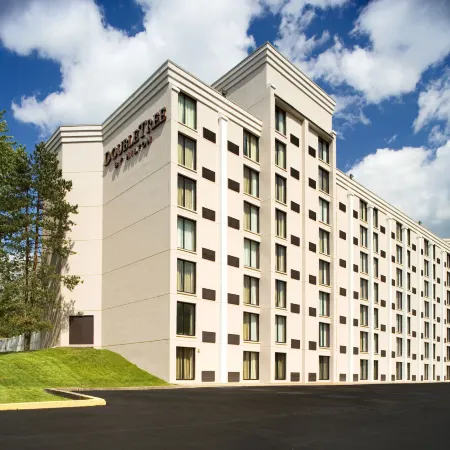 DoubleTree by Hilton Washington Meadow Lands Casino Area