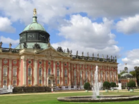 ベッド & ブレックファスト アム ルイゼンプラッツ ポツダムのホテル