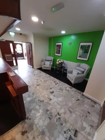 Lymedale Suites Studios & Aparthotel in Newcastle under Lyme & Stoke Отели рядом с достопримечательностью «Парк Батпул»