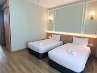 Mayflower Grande Suite Hotel Hotels near Chan Palace