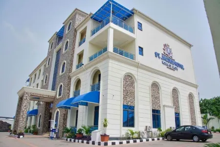 St Jacobs Hotel Отели в г. Акуре