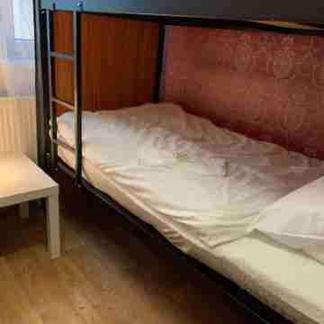 Helen Hostel u Náměstí Míru Rooms