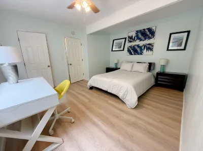 Charming Ocean Beach 2BR Hotels in Misson Bay / Loma Heights