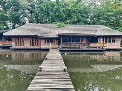 Baan Rim Nam Hotels in San Phranet