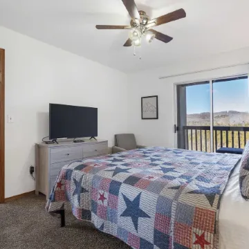 Scenic Lakeview Stay for 5!