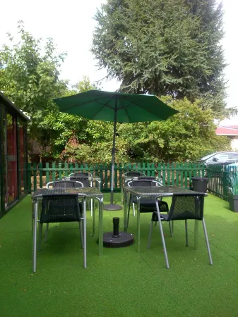 Le Vert Galant Villepinte Gare Vert Galant Parc des Expositions Отели в г. Ливри-Гарган