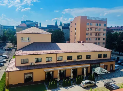 โรงแรมพีรามิดา