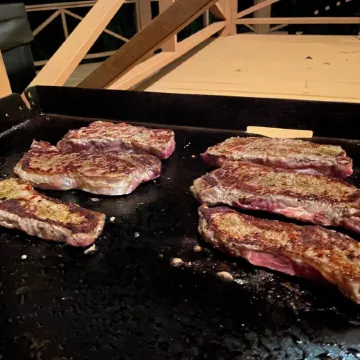 Stunning, Mtn-Top, Lakeview Cabin on Private 8 acres Отели в г. Джонсон