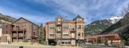 Ore Station 2 by AvantStay Modern Oasis in the Heart of Telluride w Hot Tub