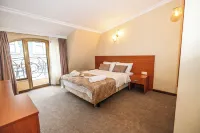 Hotel Ritsa Các khách sạn gần Piazza Square