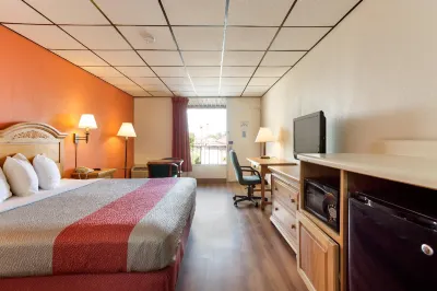 Motel 6 Clarksville, TN