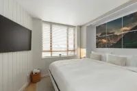 Cascade Lodge - Studio Suite Hotels in Whistler