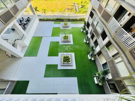 WV Towers Отели рядом с достопримечательностью «Diversion 21 KTV and Resto»