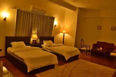 New Hotel Couple in Karachi