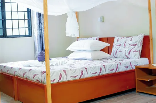 L &j modern backpackers BnB