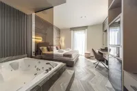 Tritone Luxury Suites Piazza del Popolo - Bed and Breakfasts
