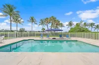 INLET PALM BEACHES Отели в г. Ривьера Бич