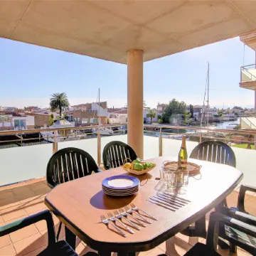 Apartment With Scenic View