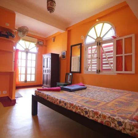 Holi-Wood Guesthouse
