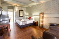 The Olive Tree Motel Hotel di 