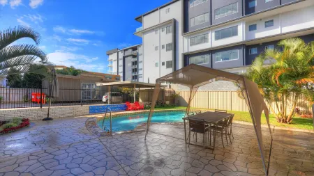 Cleveland Bay Air Motel Отели в г. Стредброук Айленд