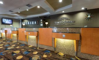 Howard Johnson Plaza by Wyndham by the Falls / Niagara Falls