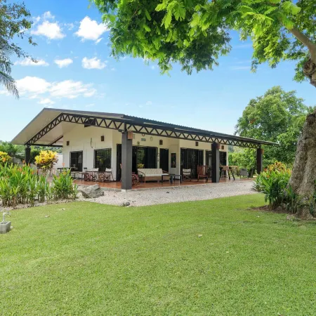 3-Bd Home with Pool, Walk to Beach