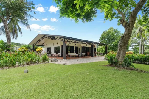 3-Bd Home with Pool, Walk to Beach Hotels in Potrero