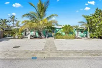 Sandpiper Hotels in South Patrick Shores