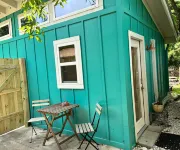 Cozy Patio and Luxurious Amenities - Charming Modern Studio