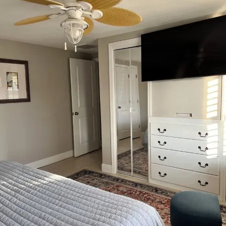 Charming 3-bedroom house with AC WiFi in Hudson on canal and Gulf of Mexico view