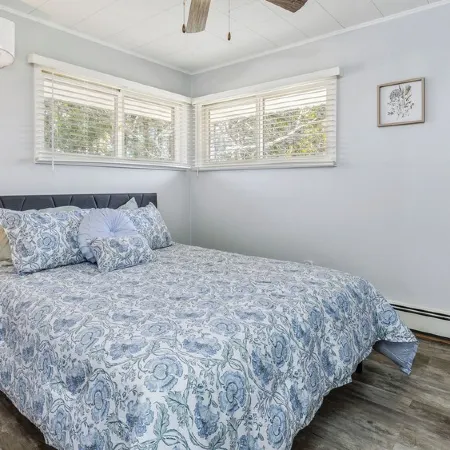 Lake Shore Luxury- 4-bedroom house in charming Escanaba with AC, WiFi. Book now