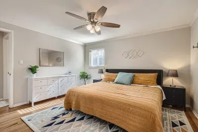 Group Getaway in Denver- 5 Bedrooms - Bright & Spacious Hotels near American Music School LLC