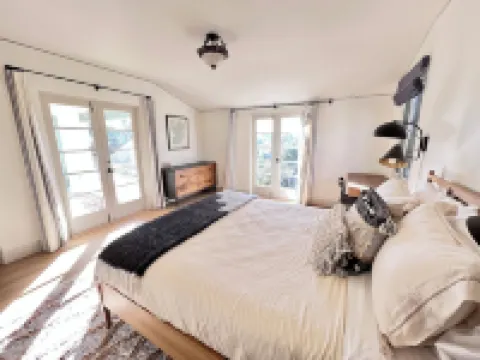 Spacious Spanish Family Home - Zoo, Old Town, Beaches, Downtown and Attractions Hotels in 