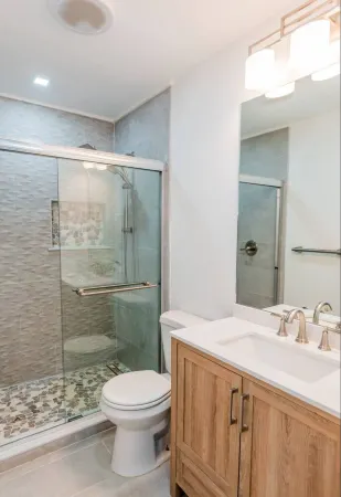 Charming 3-Bedroom House in Hickory Bay- on Water-North Naples- Bonita Springs-