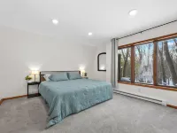 Sunset Burrow Retreat in Roscommon, MI - whole house, 3 bed, 2.5 bath! Hotels in Gerrish Township