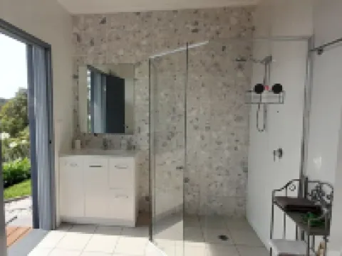 ON TOP OF THE WORLD Garden StudioPanoramic Ocean Views, Close to Town & Beaches Hotels in Korora