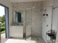 ON TOP OF THE WORLD Garden StudioPanoramic Ocean Views, Close to Town & Beaches Hotels in Korora