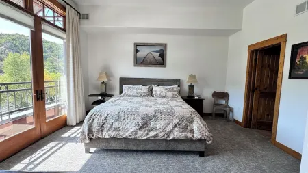 Luxury Condo Best Location Downtown Steamboat Springs