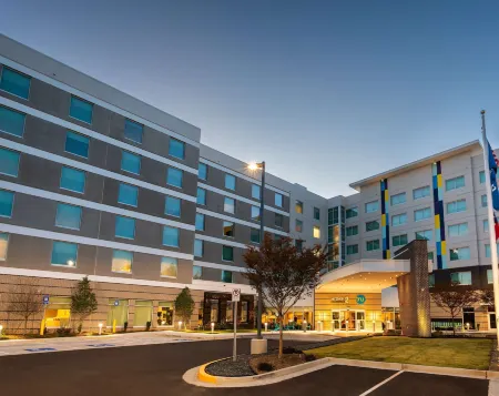 Tru by Hilton Atlanta Airport College Park