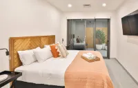 Indulge Apartments - City View Penthouses فنادق في Gol Gol