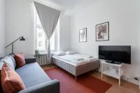 Historical 3Br Downtown Apartment with Sauna - Alojamientos