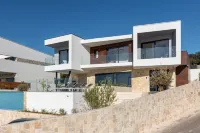 Villa Seven Seas with Heated Pool and Jacuzzi by the Sea